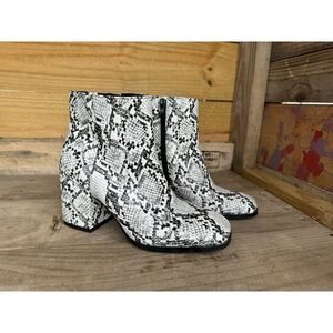 Mix No. 6 Women's Shoe 7M Black & White Snakeskin Benisa Chunky Heel Ankle Boots